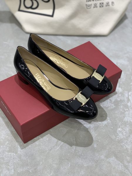 FERRAGAMO Vara Bow-detail Leather Pumps 01B221 591963