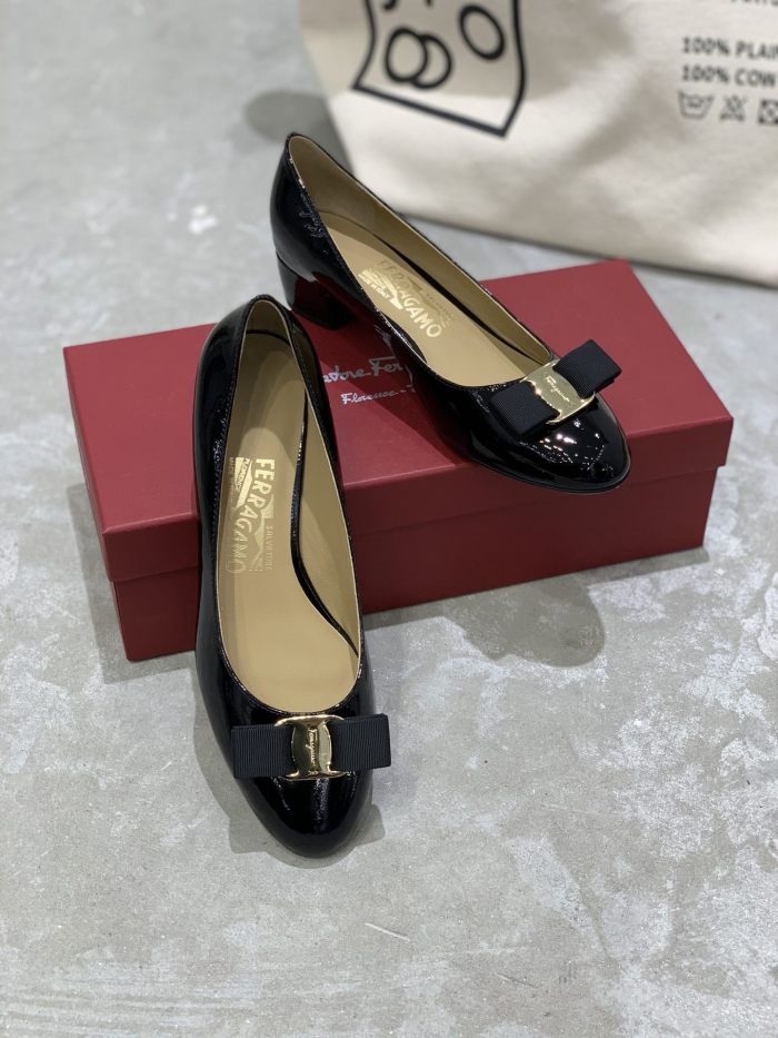 FERRAGAMO Vara Bow-detail Leather Pumps 01B221 591963