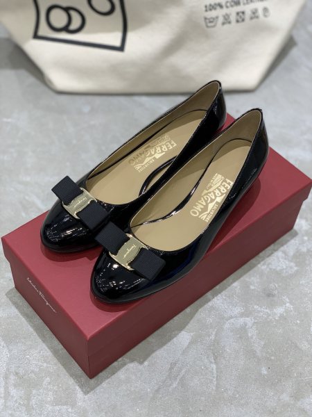 FERRAGAMO Vara Bow-detail Leather Pumps 01B221 591963