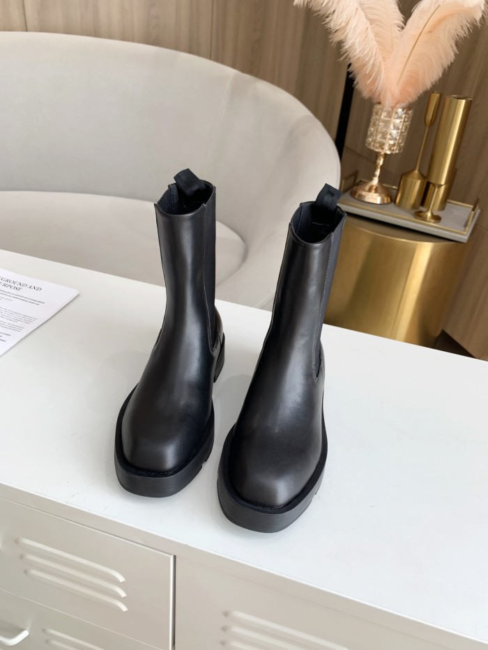 Givenchy 4G Plaque Chelsea Boots