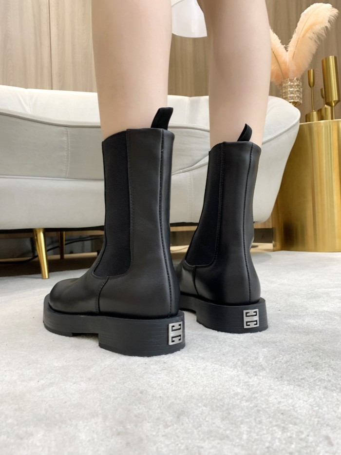 Givenchy 4G Plaque Chelsea Boots