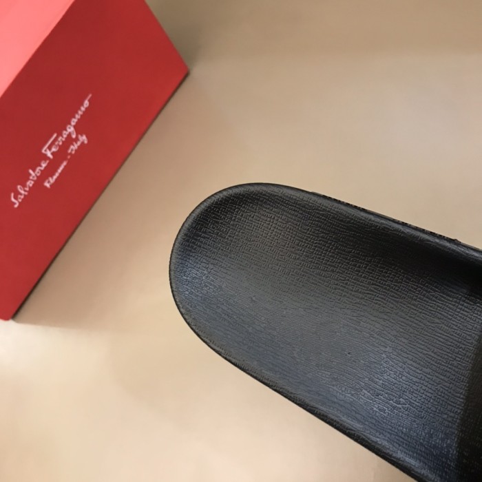 Ferragamo Gancini Slide Slippers Men's Black