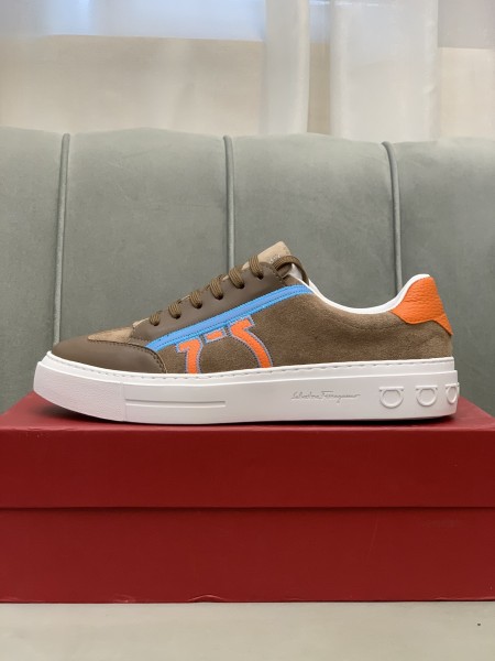 FERRAGAMO Low top Stylish Skateboarding Shoes Men's Camel