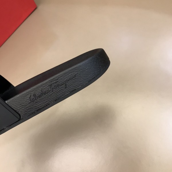 Ferragamo Gancini Slide Slippers Men's Black