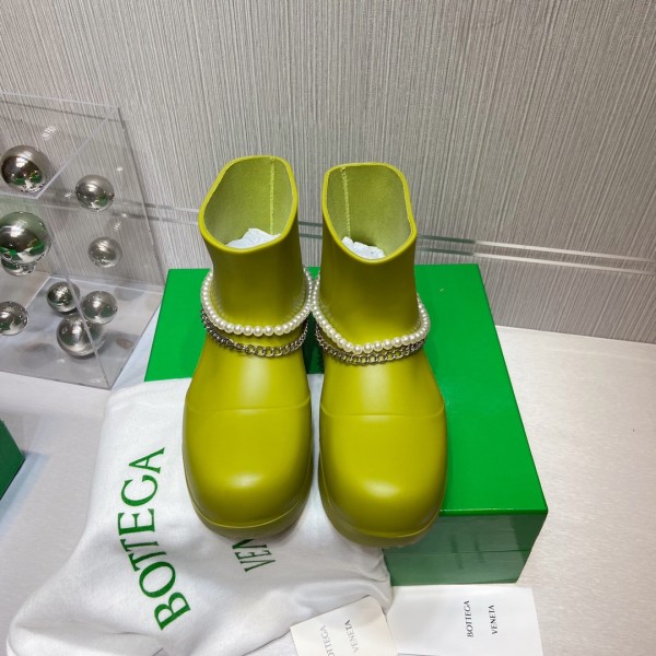 Bottega Veneta Puddle Rain Boots Ankle Boots Neon Green