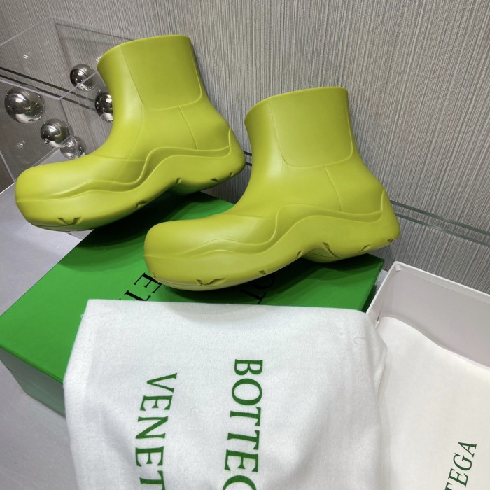 Bottega Veneta Puddle Rain Boots Ankle Boots Neon Green