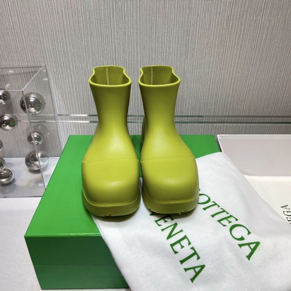 Bottega Veneta Puddle Rain Boots Ankle Boots Neon Green