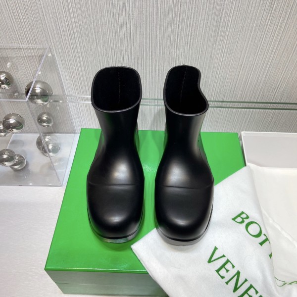Bottega Veneta Puddle Rain Boots Ankle Boots Black