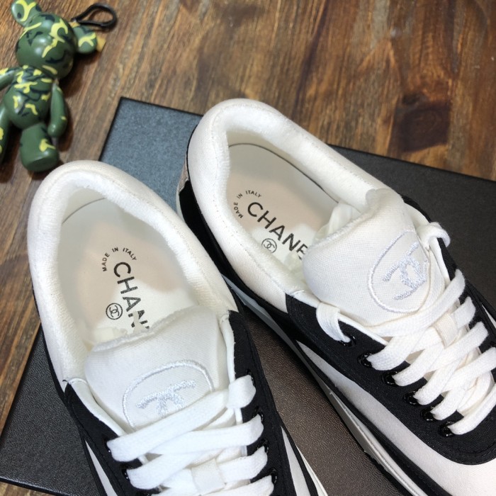 CHANEL Low-top Comfort Low-top Fashion Sneakers Women's Black and White