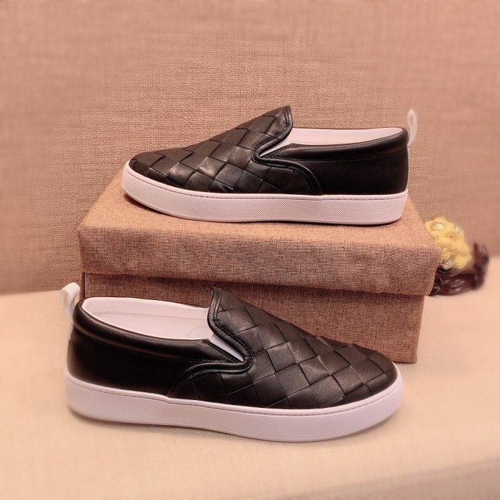 Bottega Veneta Maxi Intreccio Stylish Skateboarding Shoes Men's Black