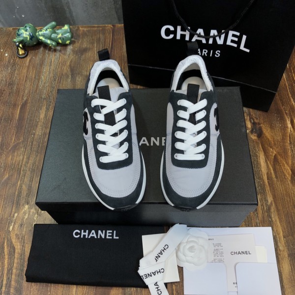 CHANEL Comfort Low Top Non-slip Low Top Sports Shoes Women's Black and White