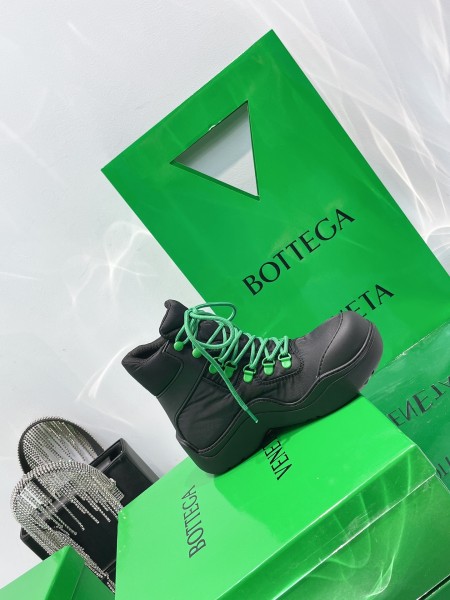 Bottega Veneta Puddle Bomber Black Green
