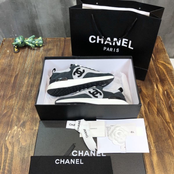 CHANEL Comfort Low Top Non-slip Low Top Sports Shoes Women's Black and White