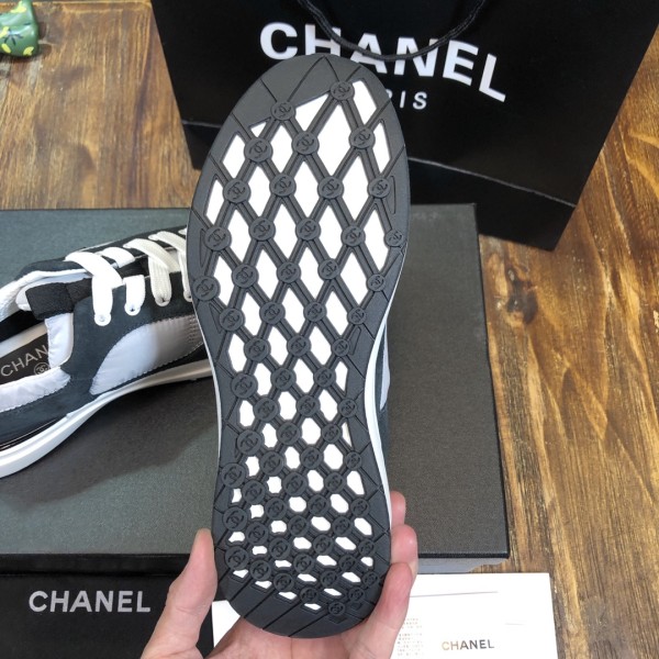 CHANEL Comfort Low Top Non-slip Low Top Sports Shoes Women's Black and White