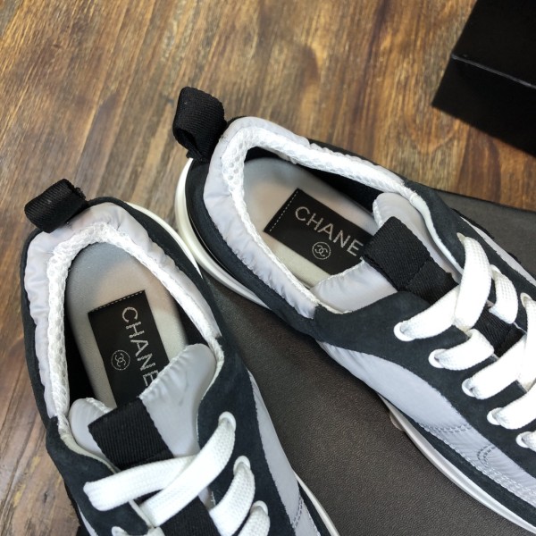 CHANEL Comfort Low Top Non-slip Low Top Sports Shoes Women's Black and White