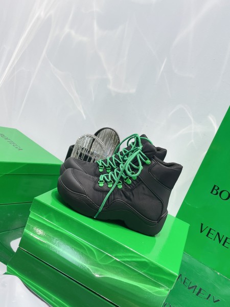 Bottega Veneta Puddle Bomber Black Green