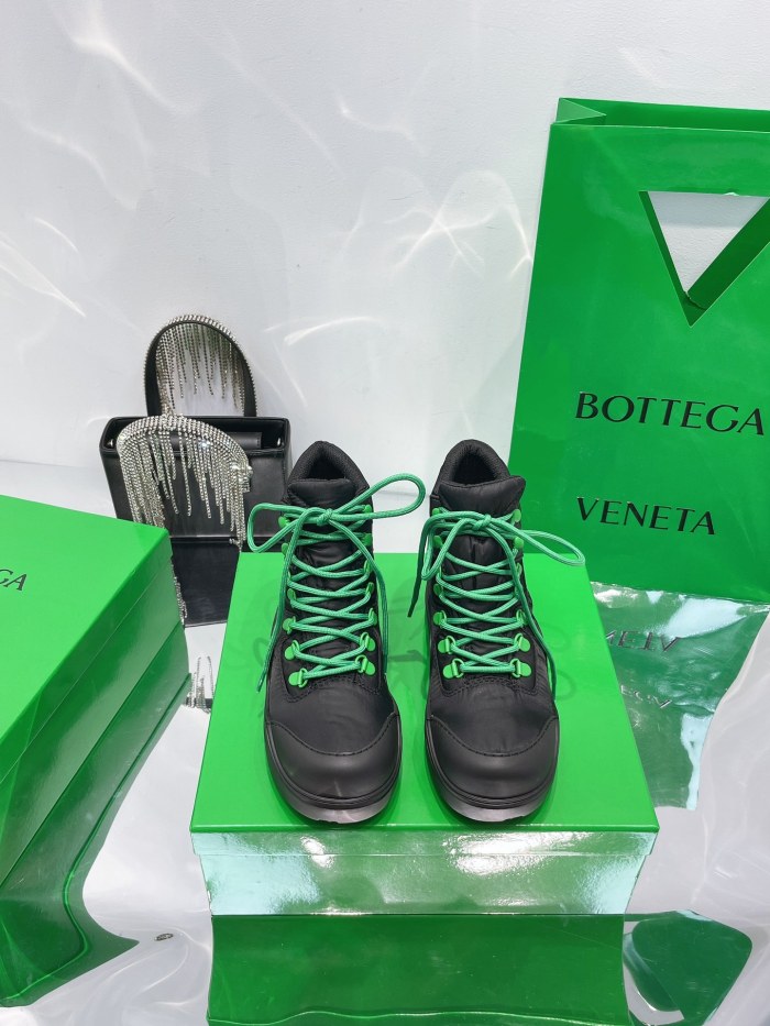 Bottega Veneta Puddle Bomber Black Green