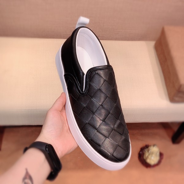 Bottega Veneta Maxi Intreccio Stylish Skateboarding Shoes Men's Black