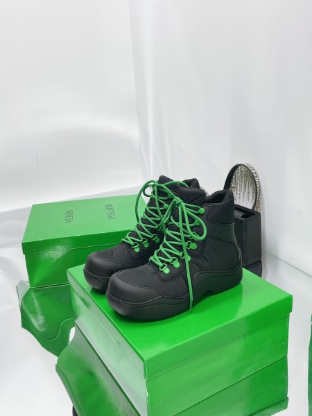 Bottega Veneta Puddle Bomber Black Green