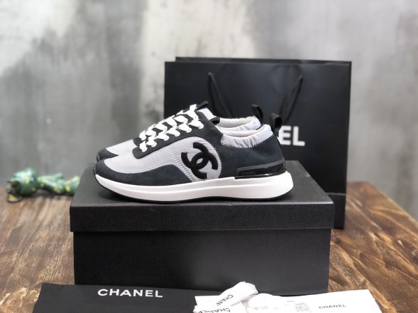 CHANEL Comfort Low Top Non-slip Low Top Sports Shoes Women's Black and White