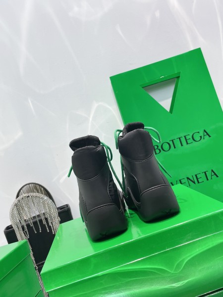 Bottega Veneta Puddle Bomber Black Green