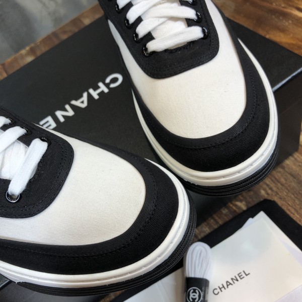 CHANEL Low-top Comfort Low-top Fashion Sneakers Women's Black and White