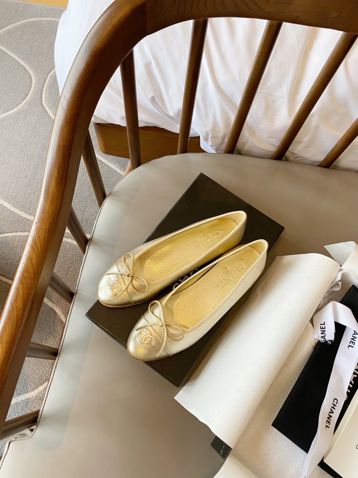 CHANEL Metallic Lambskin Simple Casual Flats Women's Gold