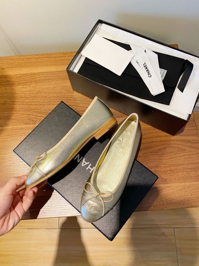 CHANEL Metallic Lambskin Simple Casual Flats Women's Gold