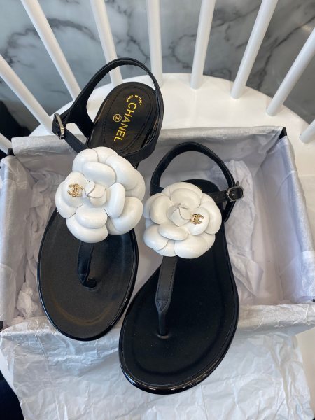 Chanel Slides 32