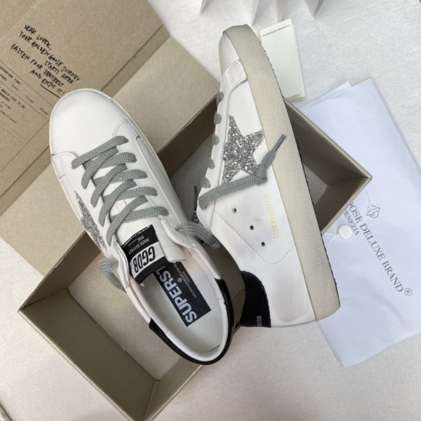Golden Goose Superstar distressed-finish sneakers 28