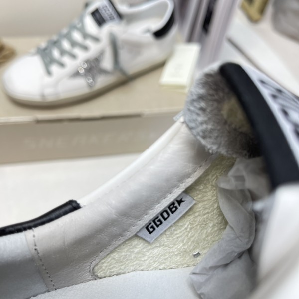 Golden Goose Superstar distressed-finish sneakers 28