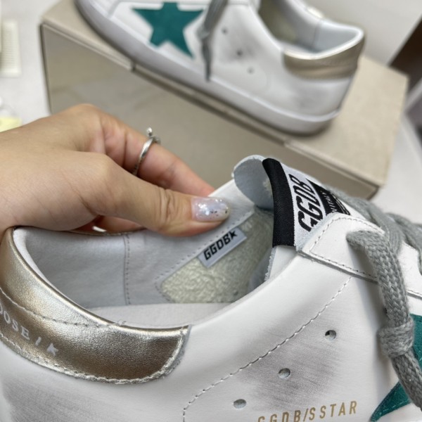 Golden Goose Super Star Stylish Skateboarding Shoes Women's Green Star, Golden Tail Distressed