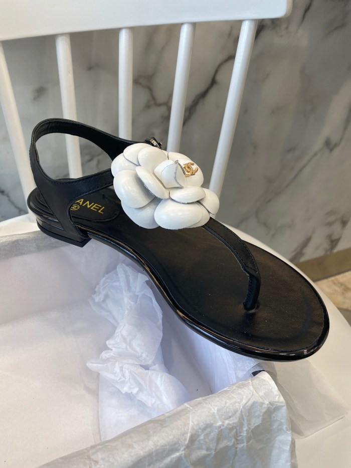 Chanel Slides 32