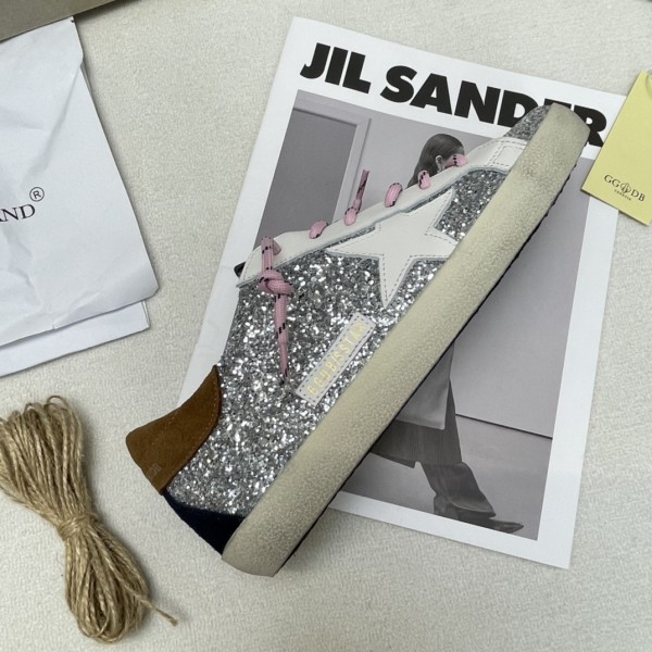 Golden Goose Super Star Low top Stylish Skateboarding Shoes Silver Distressed