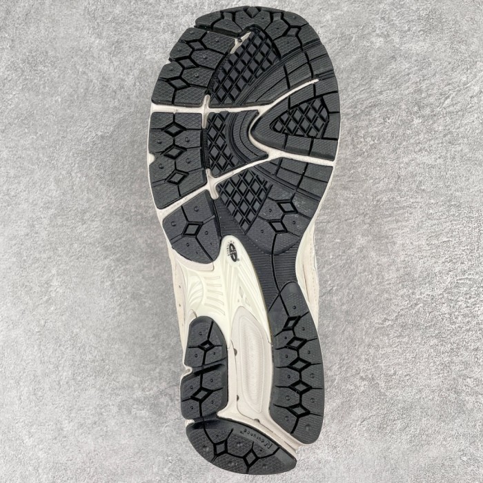 New Balance 2002R Bone Light Aluminum