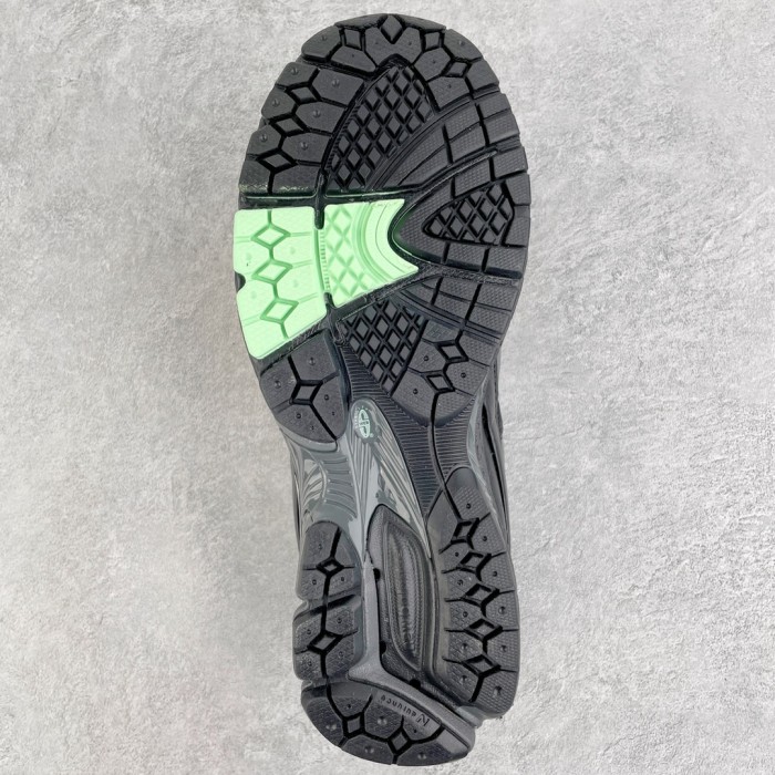 New Balance 2002R Black Silver Green