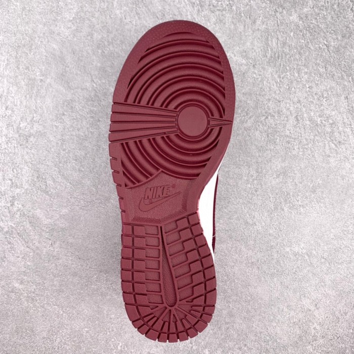 Nike Dunk Low Bordeaux (W)