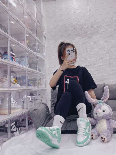 Nike Dunk Low Green Glow (W)