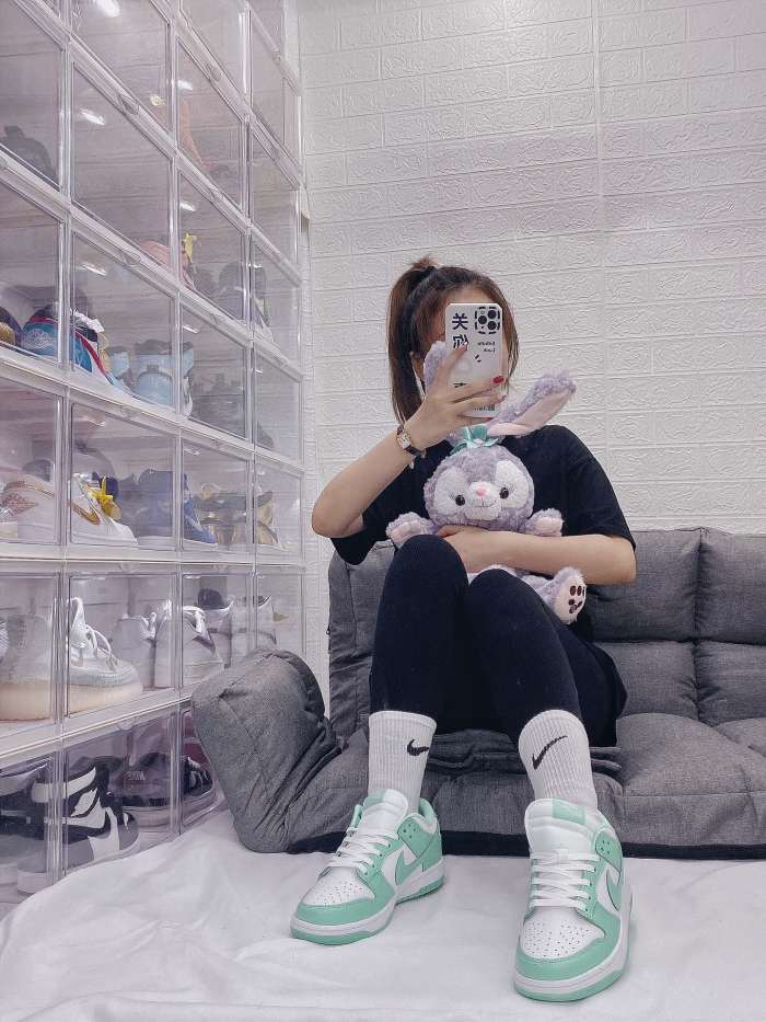 Nike Dunk Low Green Glow (W)