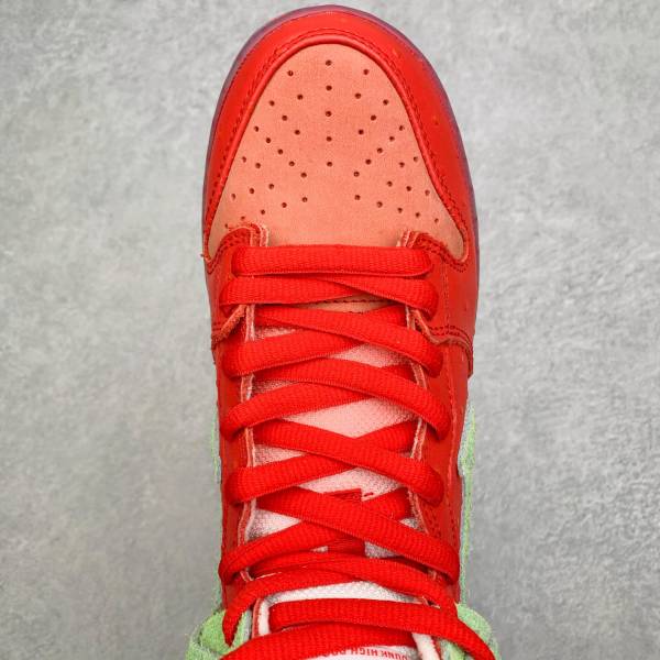 Nike SB Dunk High Strawberry Cough