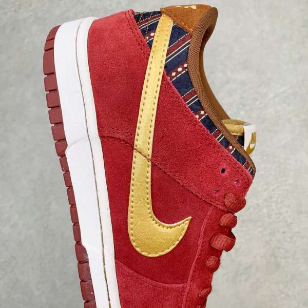 Nike SB Dunk Low Anchorman