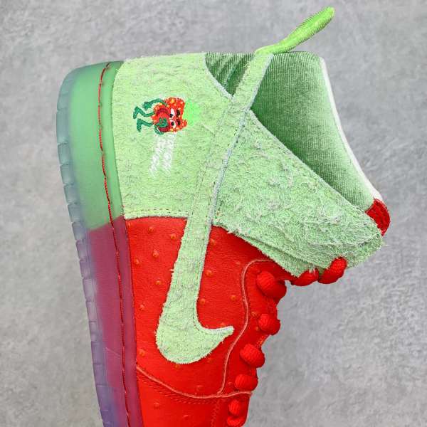 Nike SB Dunk High Strawberry Cough