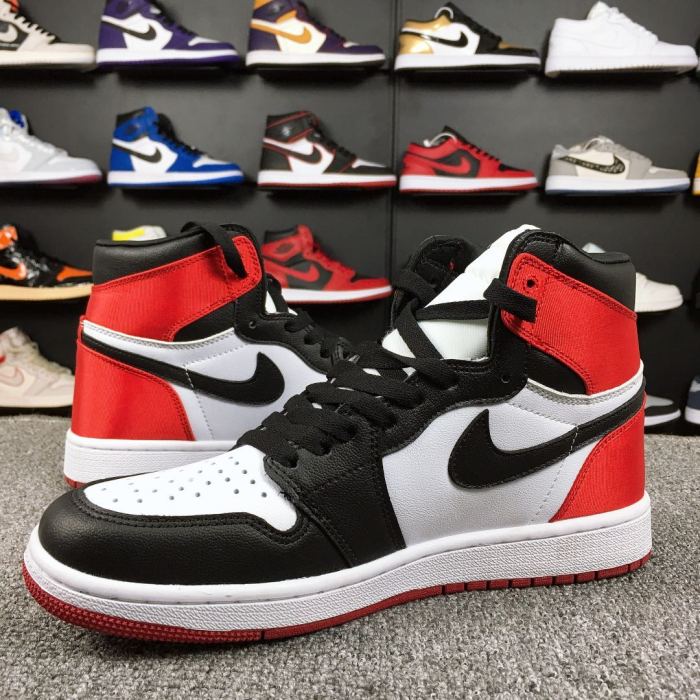 Jordan 1 Retro High Satin Black Toe