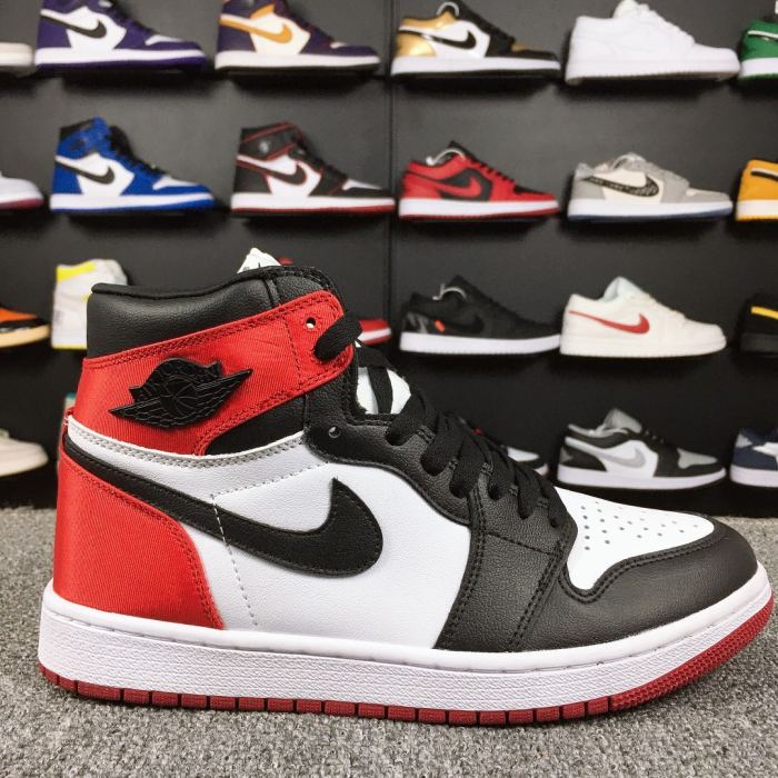 Jordan 1 Retro High Satin Black Toe