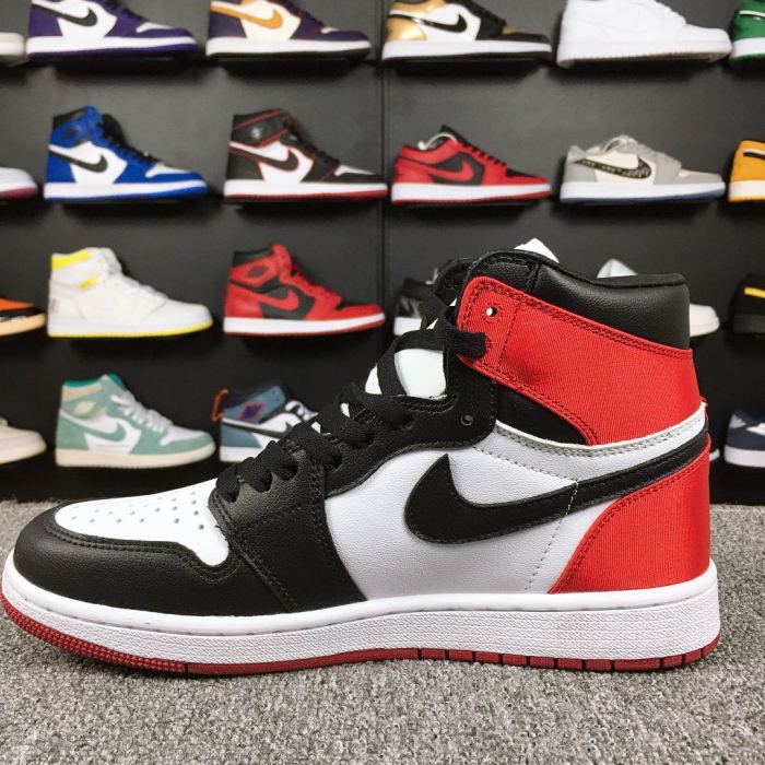 Jordan 1 Retro High Satin Black Toe