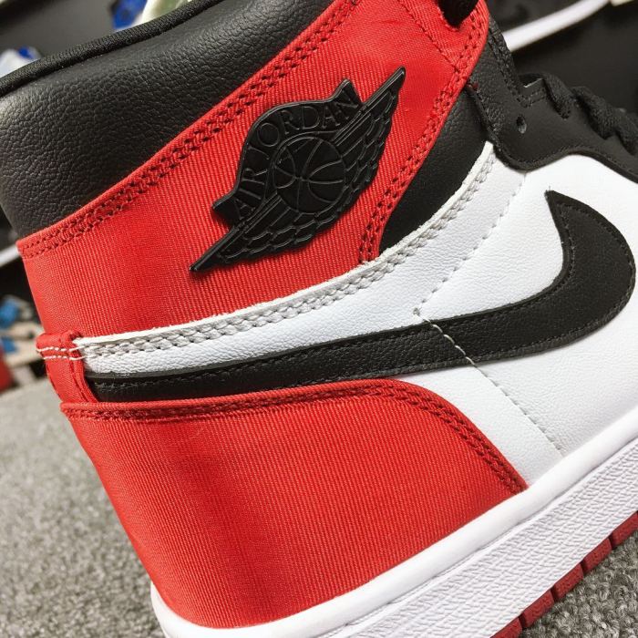 Jordan 1 Retro High Satin Black Toe