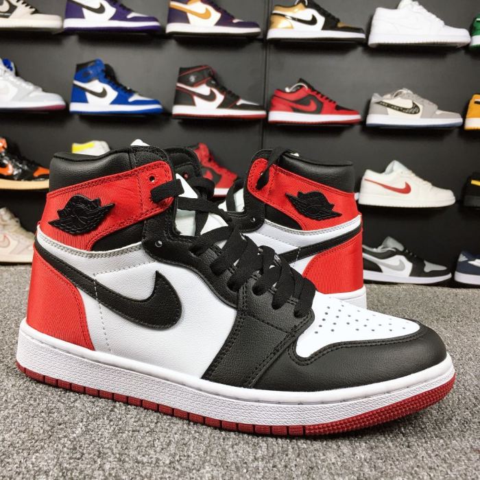 Jordan 1 Retro High Satin Black Toe