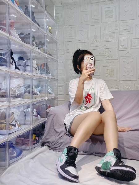 Jordan 1 Mid Tropical Twist Igloo