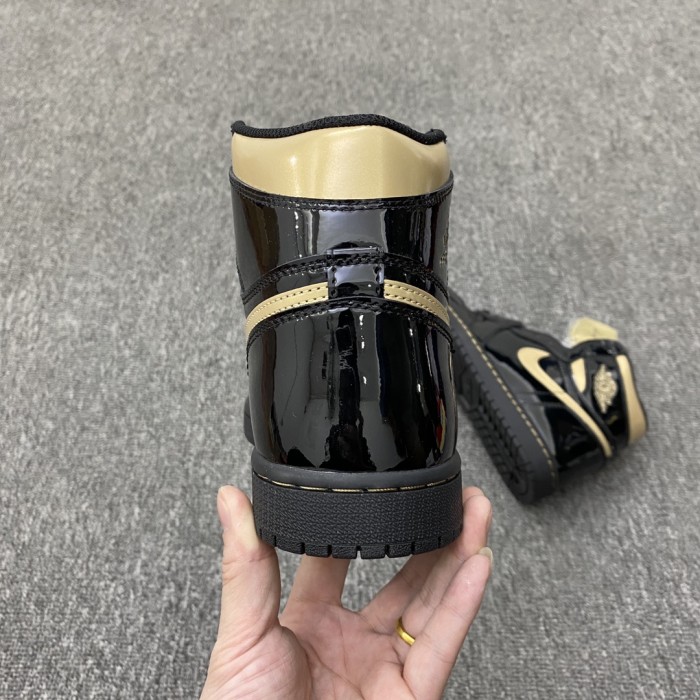 Jordan 1 Retro High Black Metallic Gold (2020)