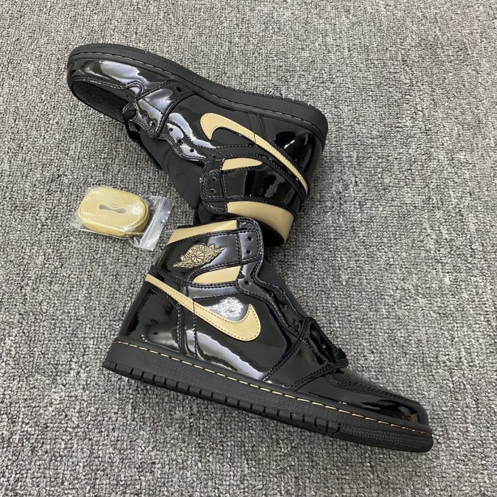 Jordan 1 Retro High Black Metallic Gold (2020)